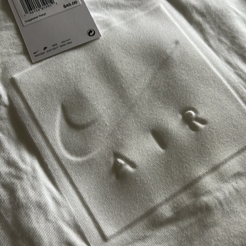 White Nike shirt - Adult Unisex - M